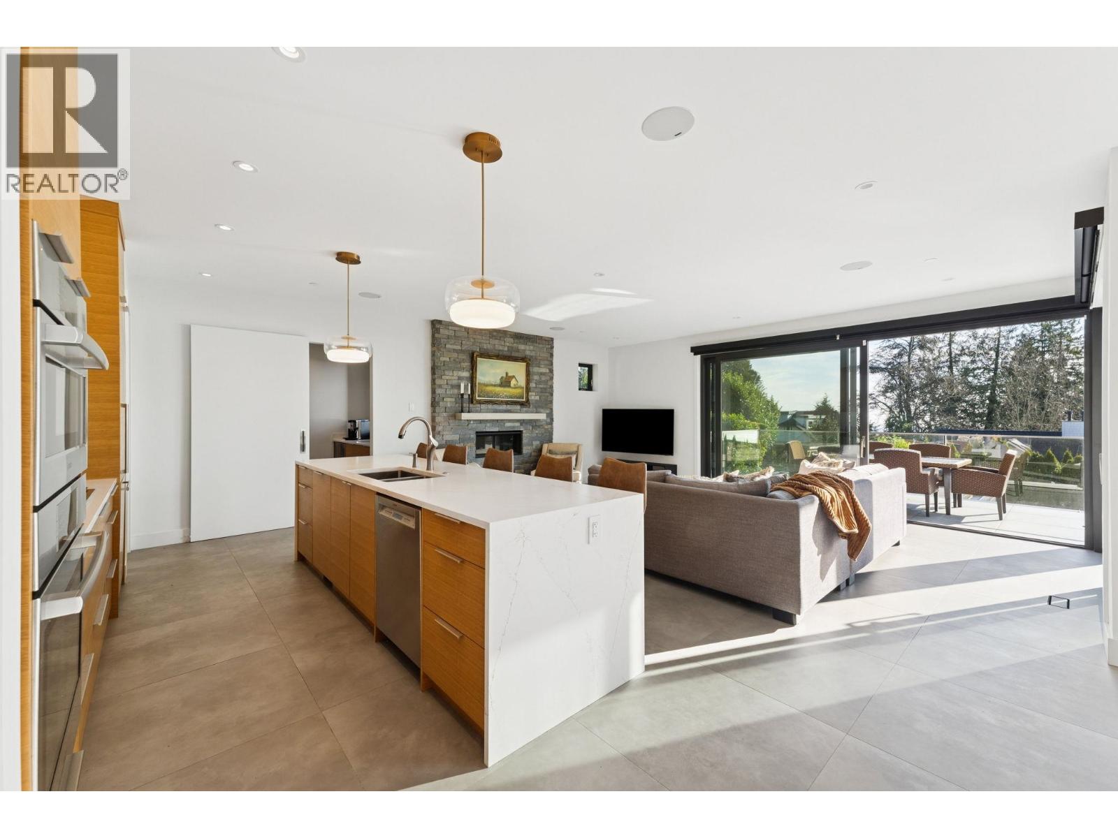 2678 MATHERS AVENUE, West Vancouver