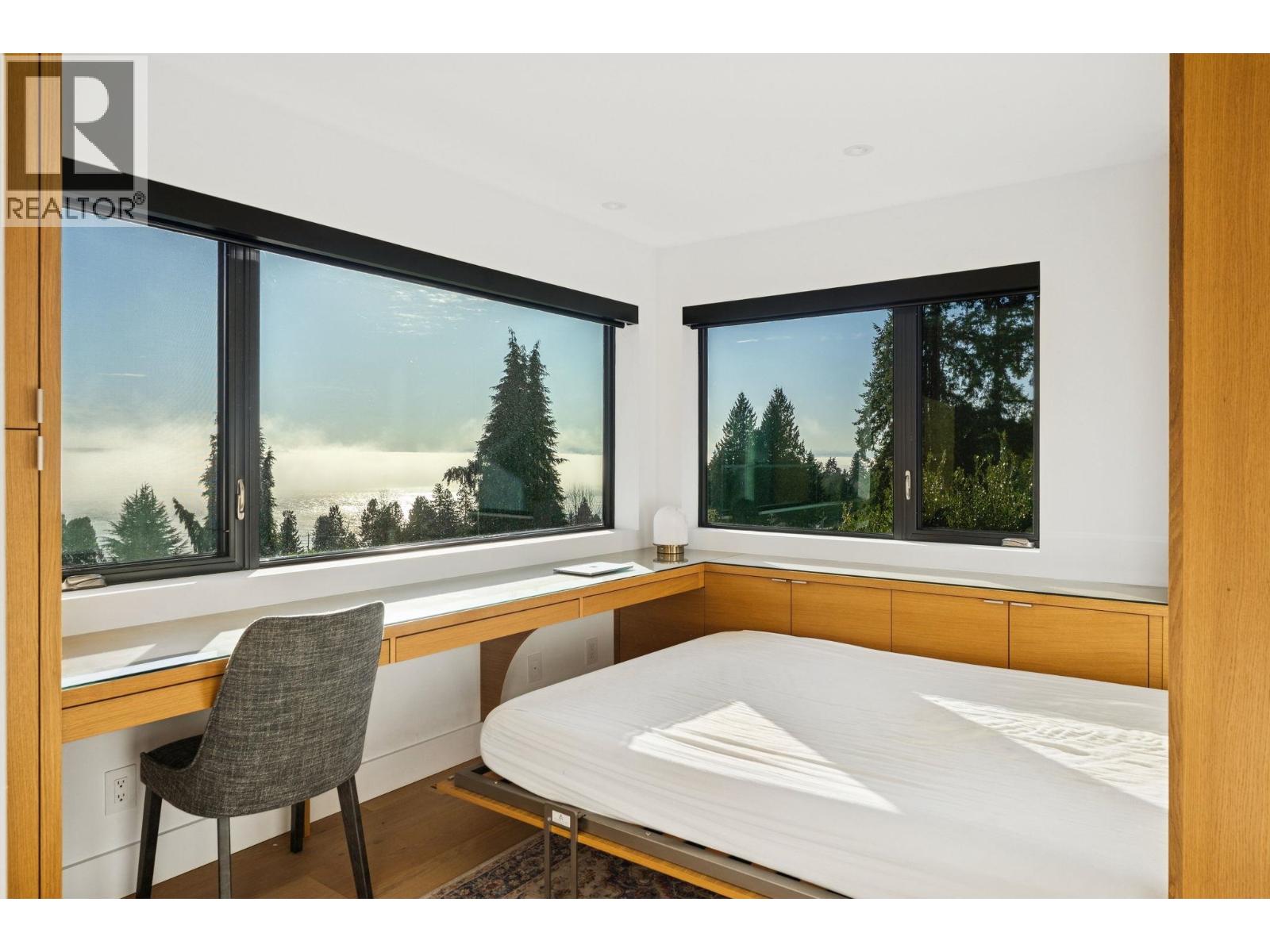 2678 MATHERS AVENUE, West Vancouver