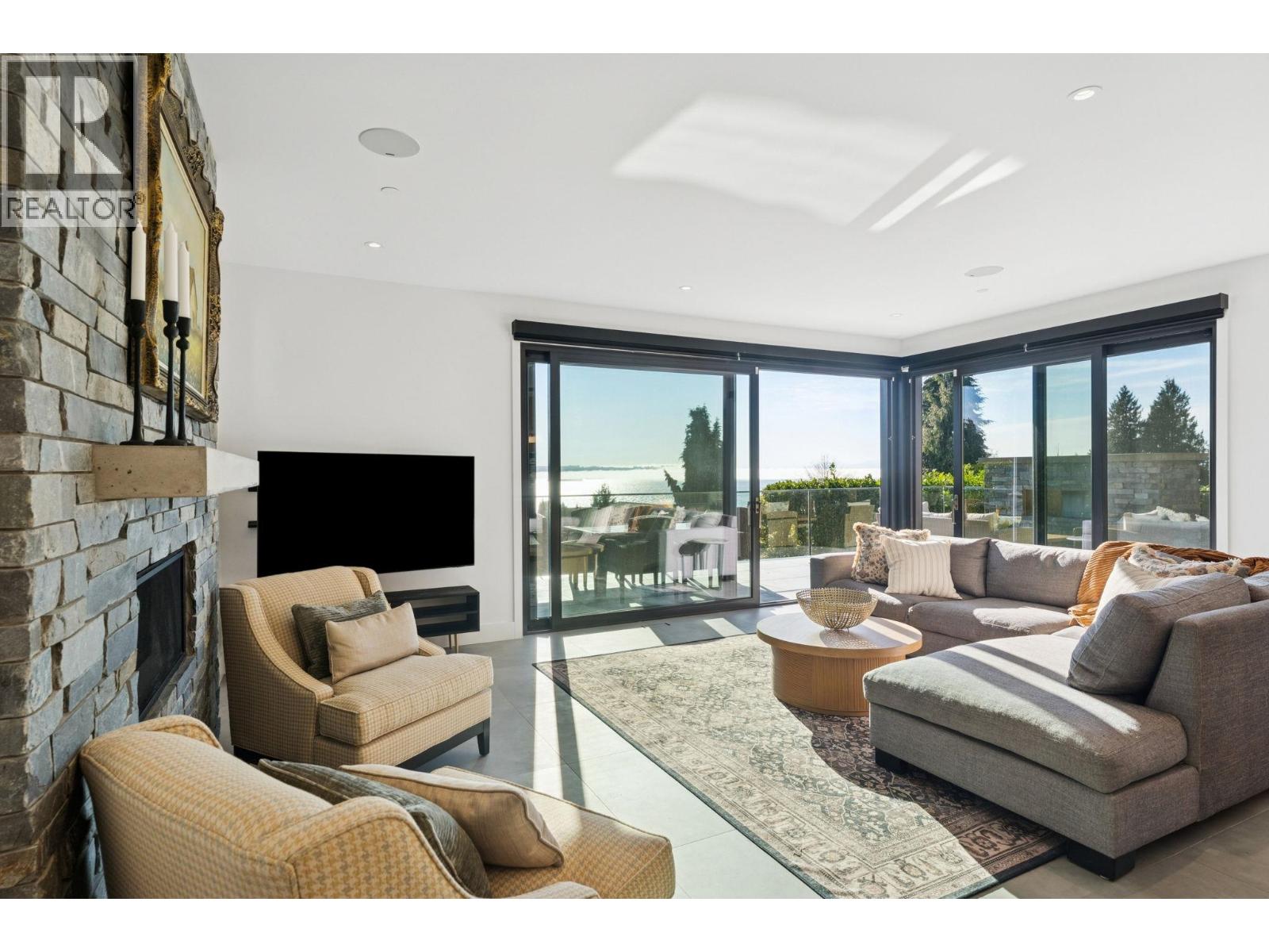 2678 MATHERS AVENUE, West Vancouver