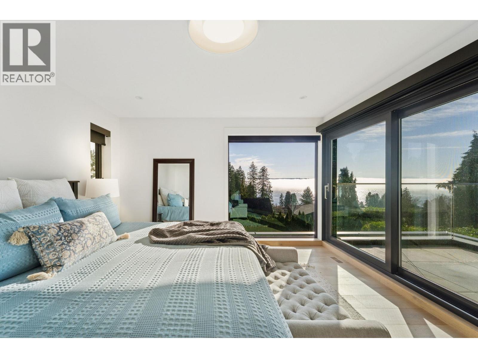 2678 MATHERS AVENUE, West Vancouver