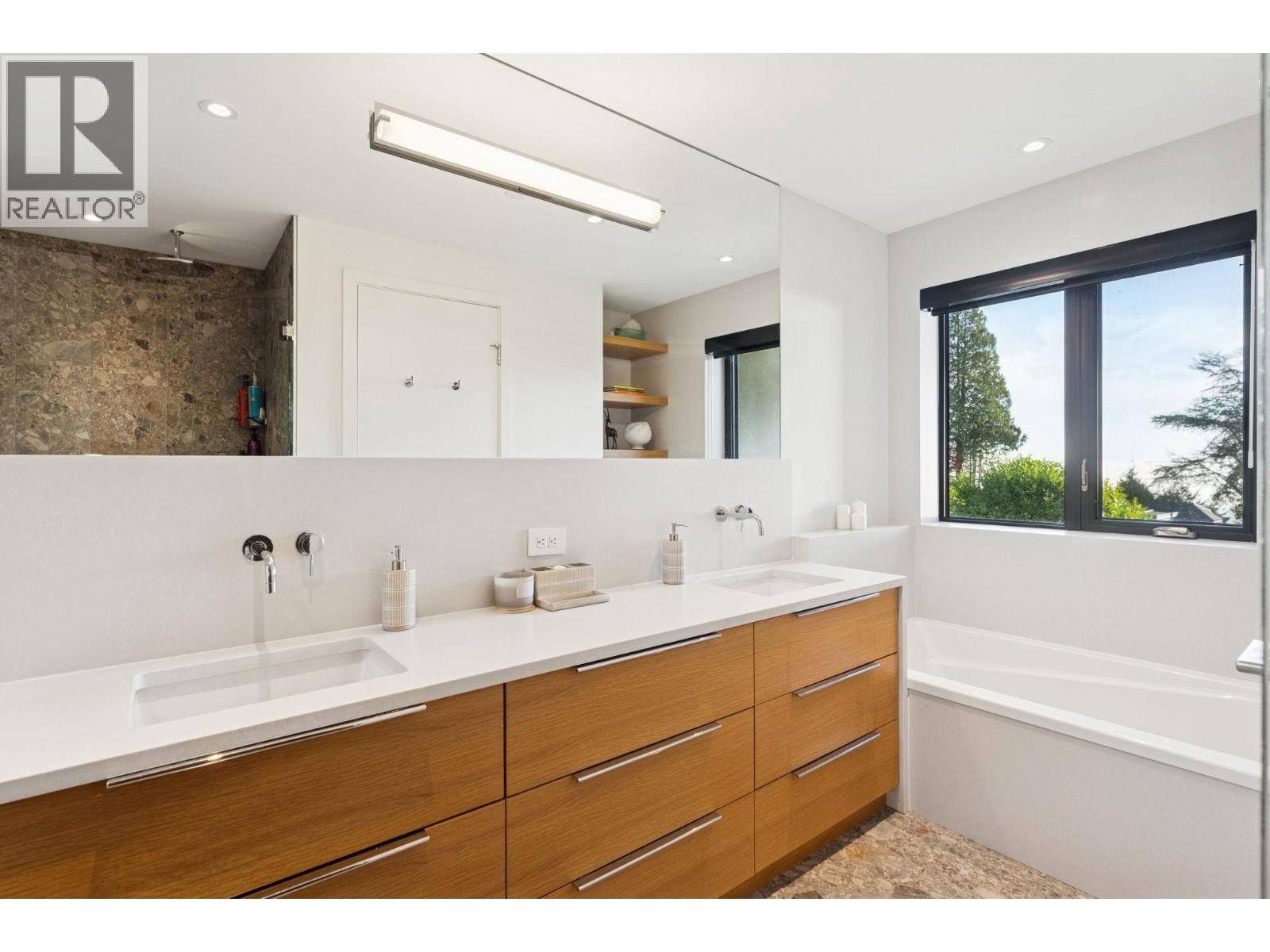 2678 MATHERS AVENUE, West Vancouver