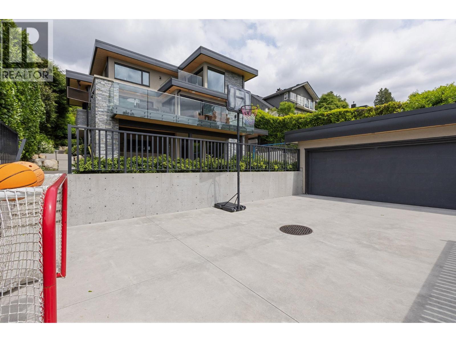 2678 MATHERS AVENUE, West Vancouver