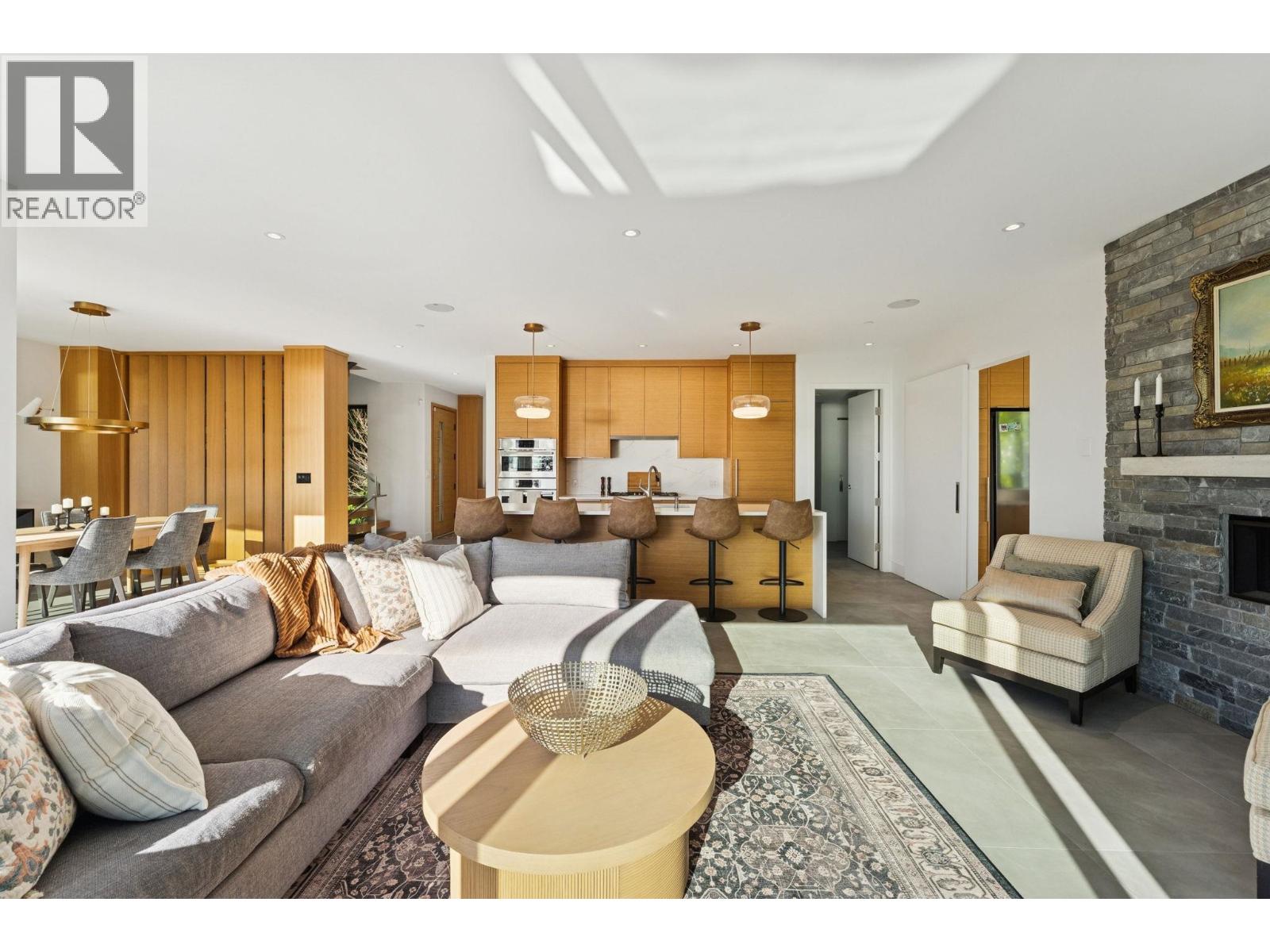 2678 MATHERS AVENUE, West Vancouver