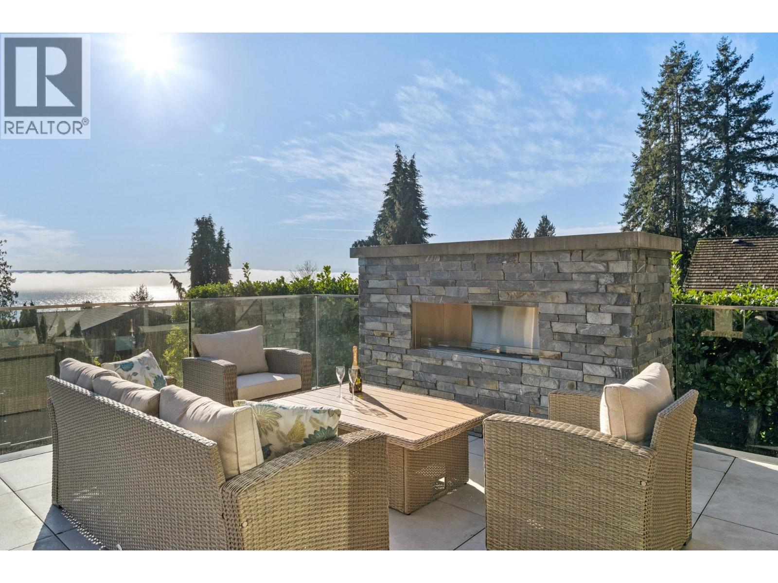 2678 MATHERS AVENUE, West Vancouver