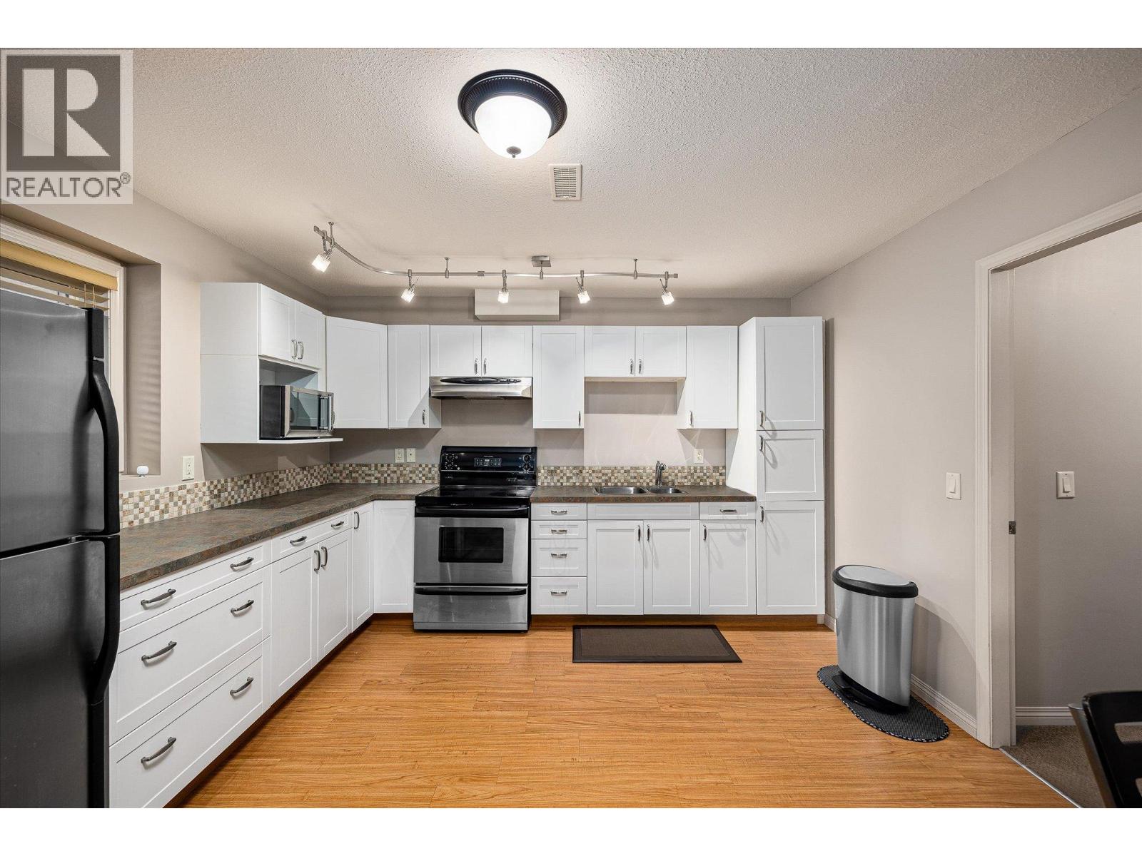  1536 Wilmot Avenue, Kelowna