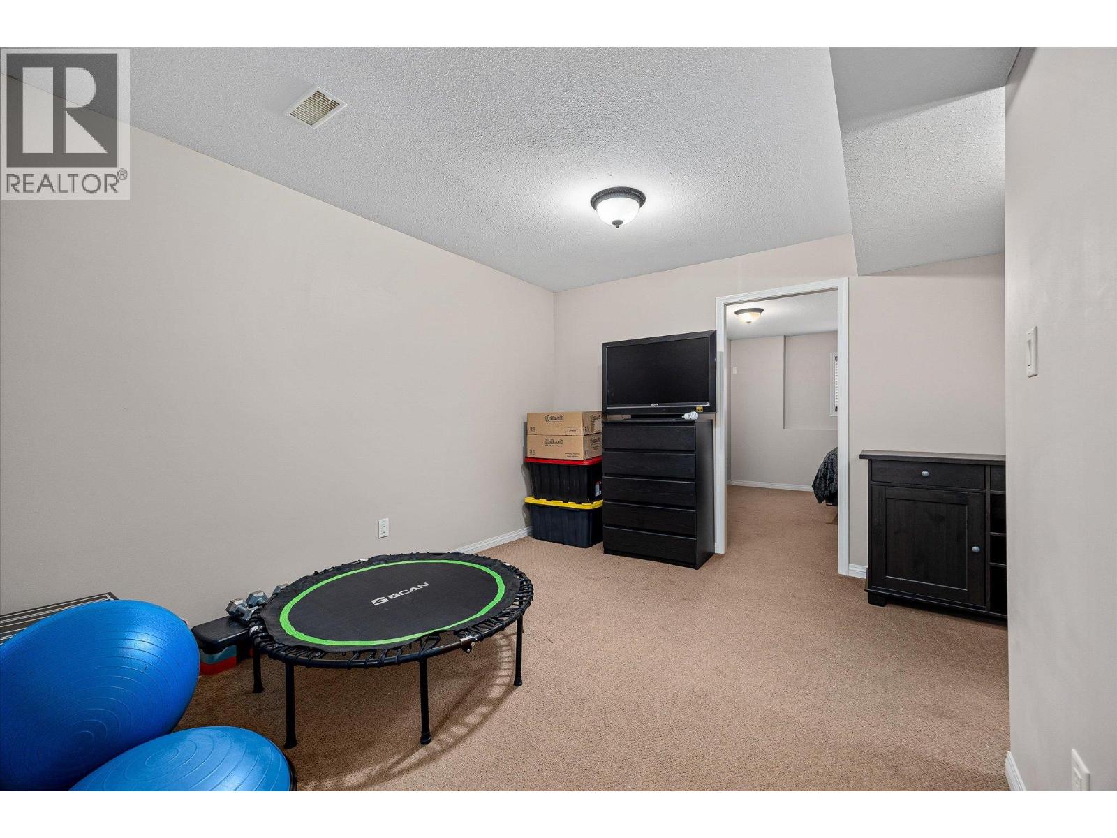  1536 Wilmot Avenue, Kelowna