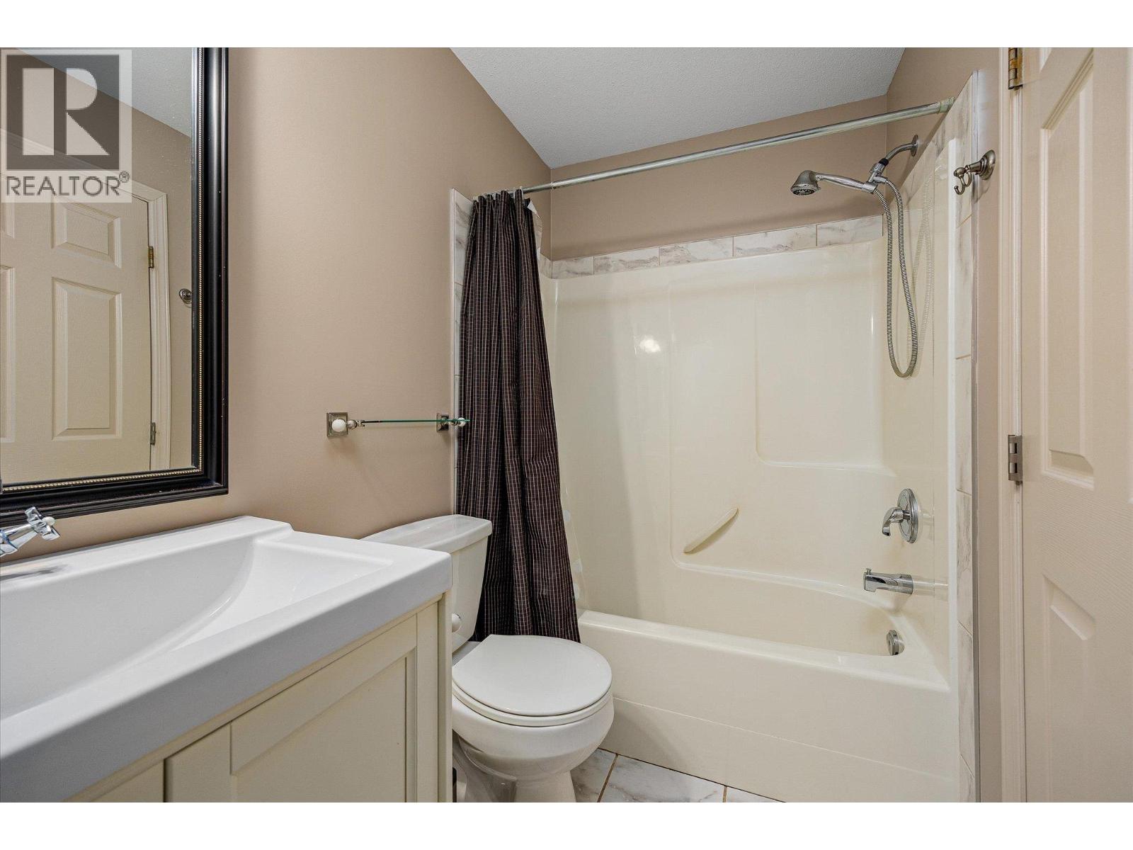  1536 Wilmot Avenue, Kelowna