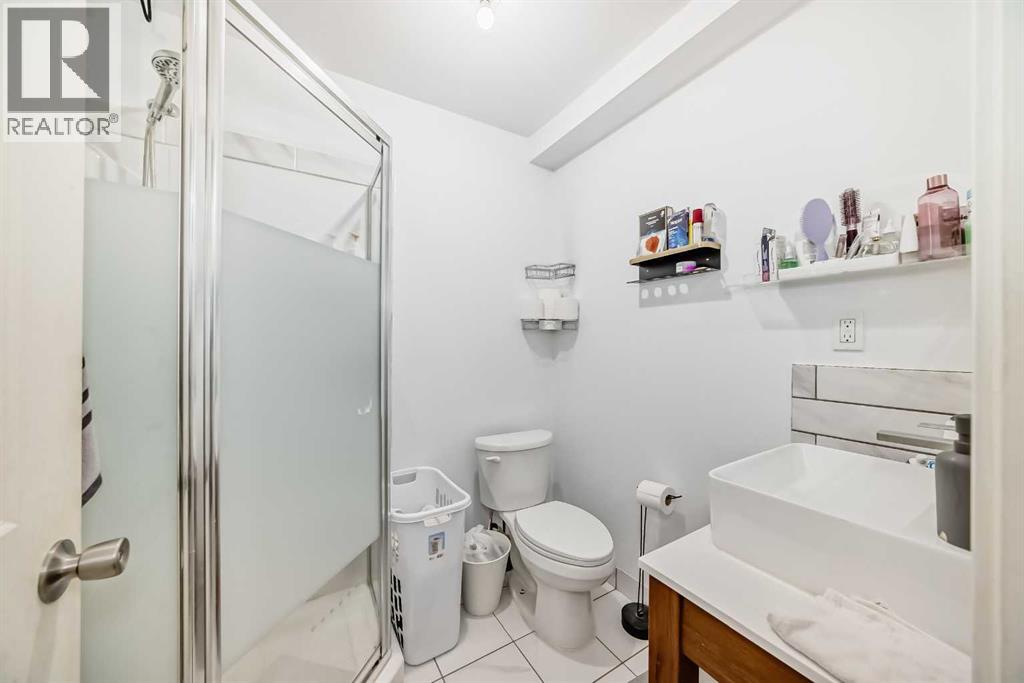 Single Family House 4 Level for Sale in  Dover Mews SE Dover Calgary 