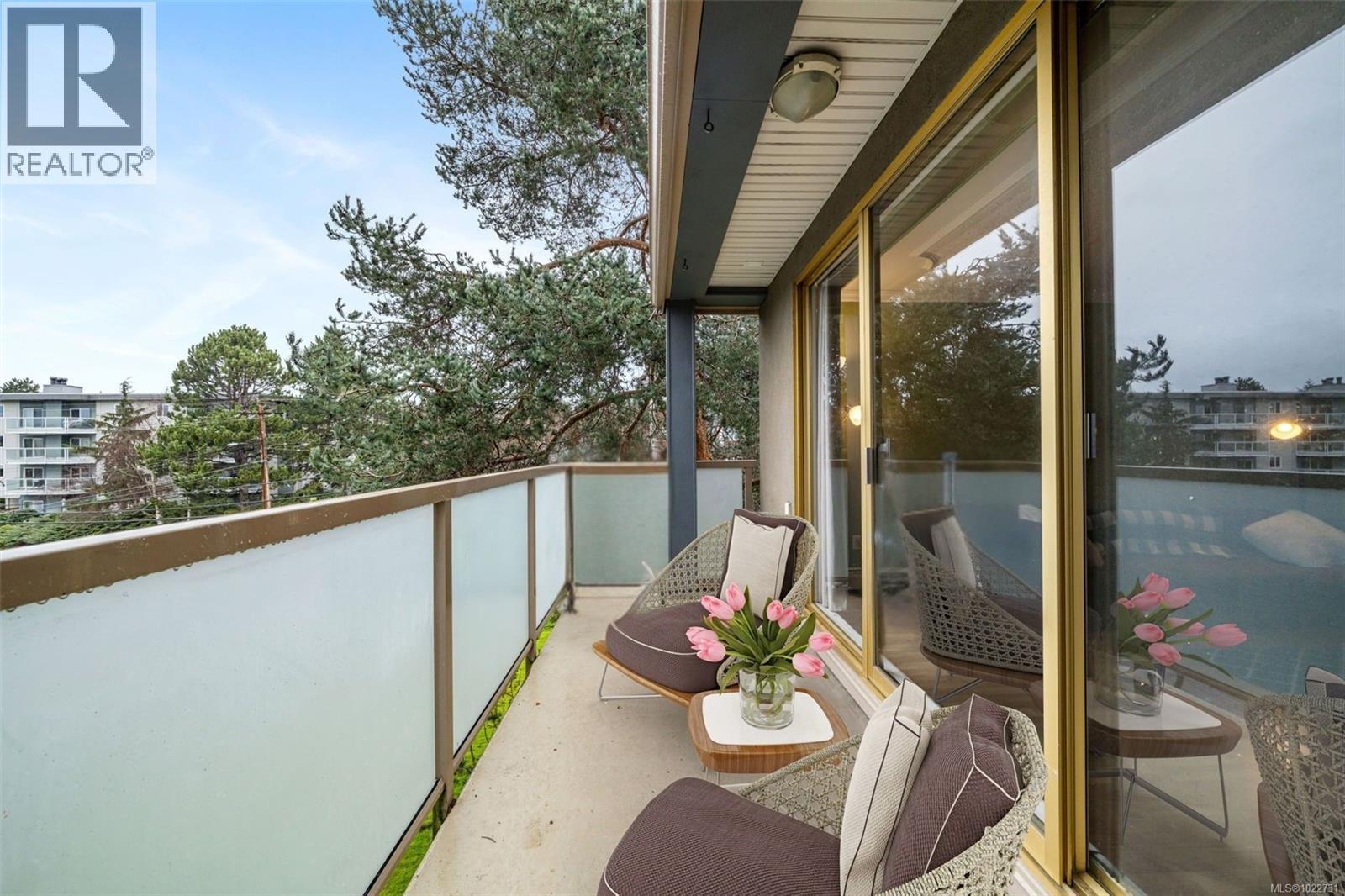 227 1025 Inverness Rd, Saanich