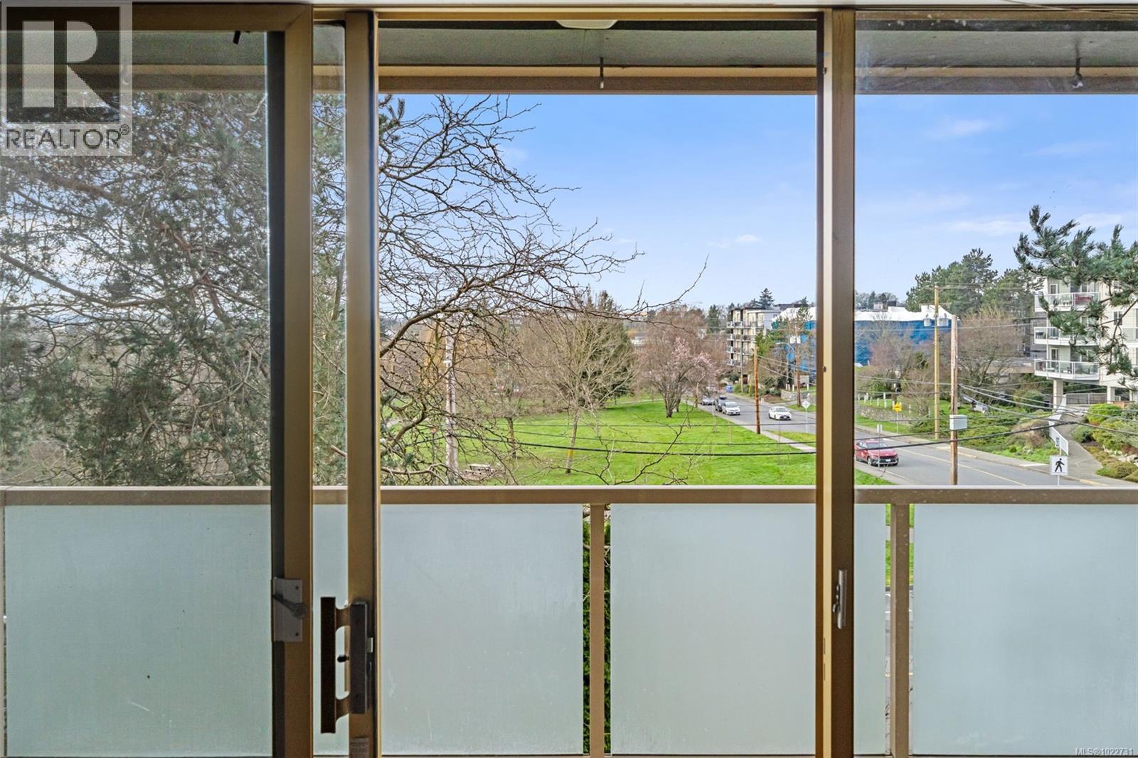 227 1025 Inverness Rd, Saanich