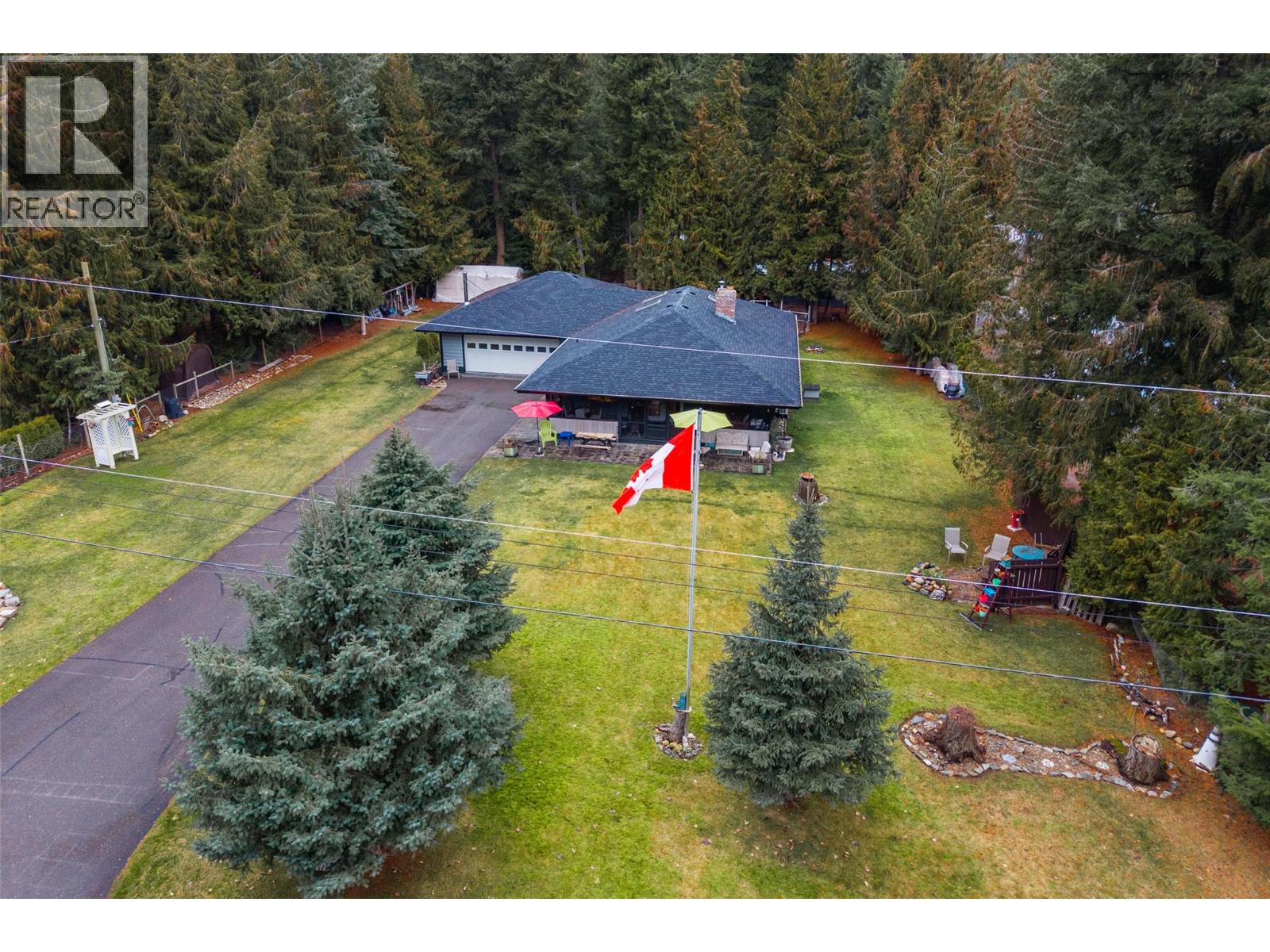  4061 Santa Road, Scotch Creek