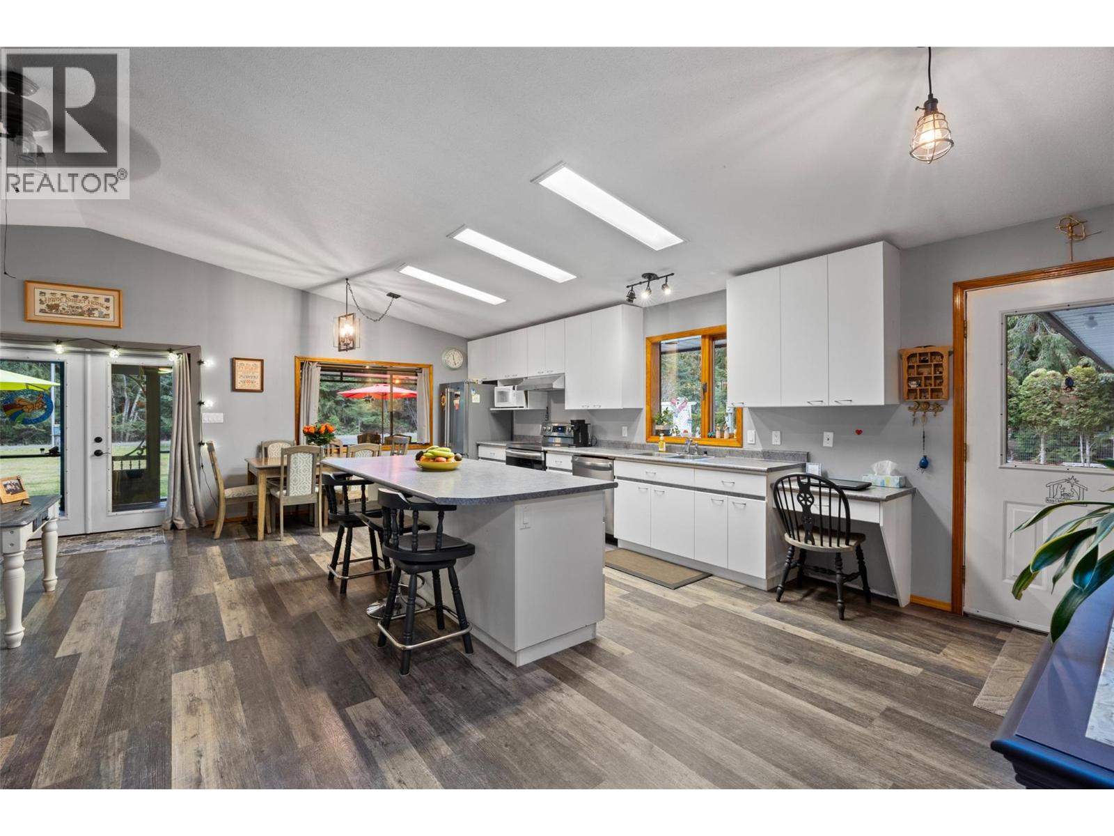  4061 Santa Road, Scotch Creek