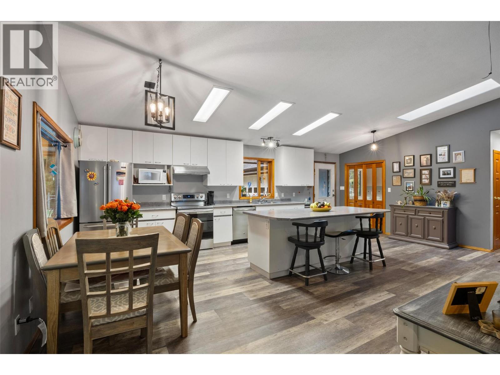  4061 Santa Road, Scotch Creek