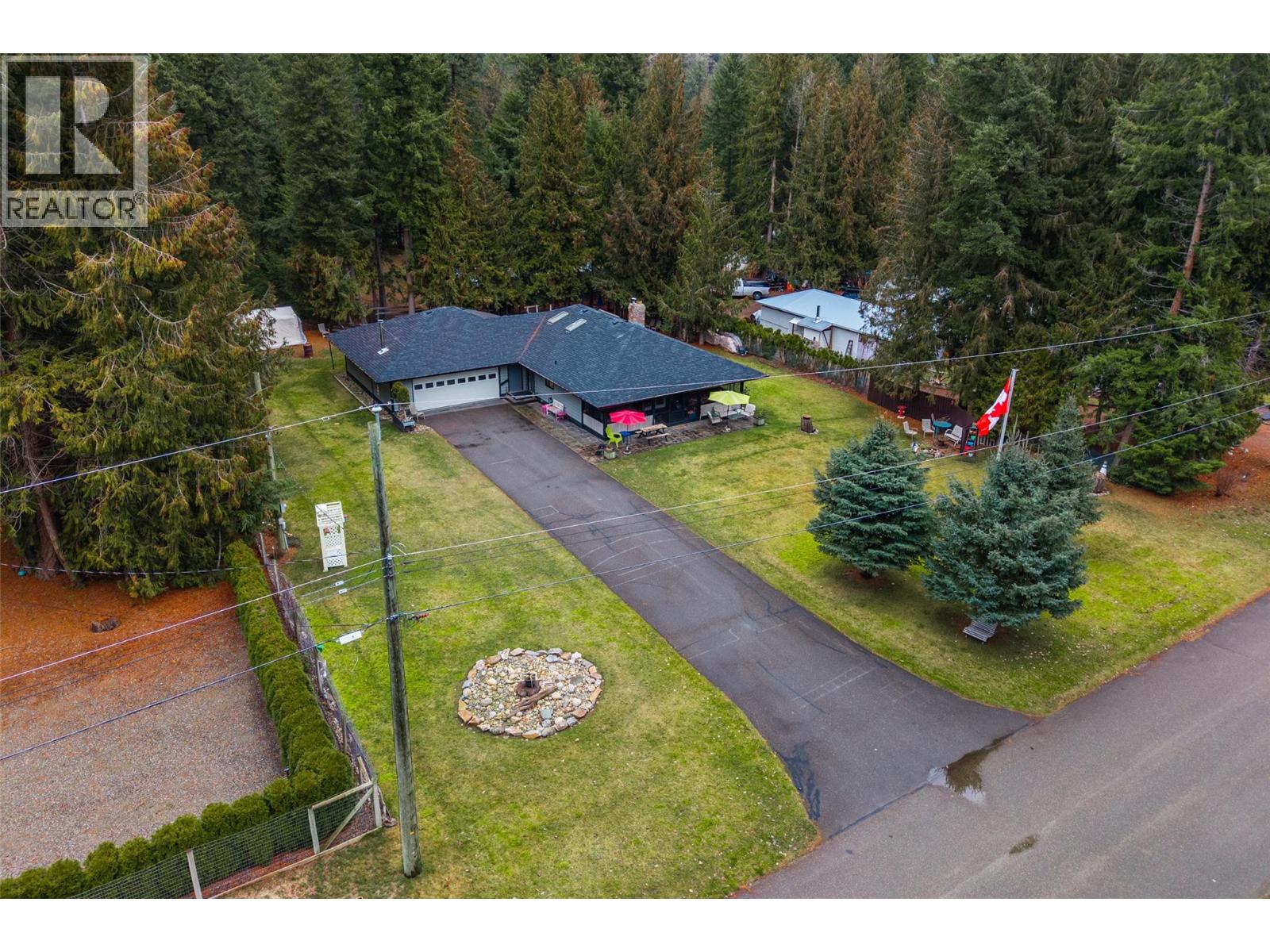  4061 Santa Road, Scotch Creek