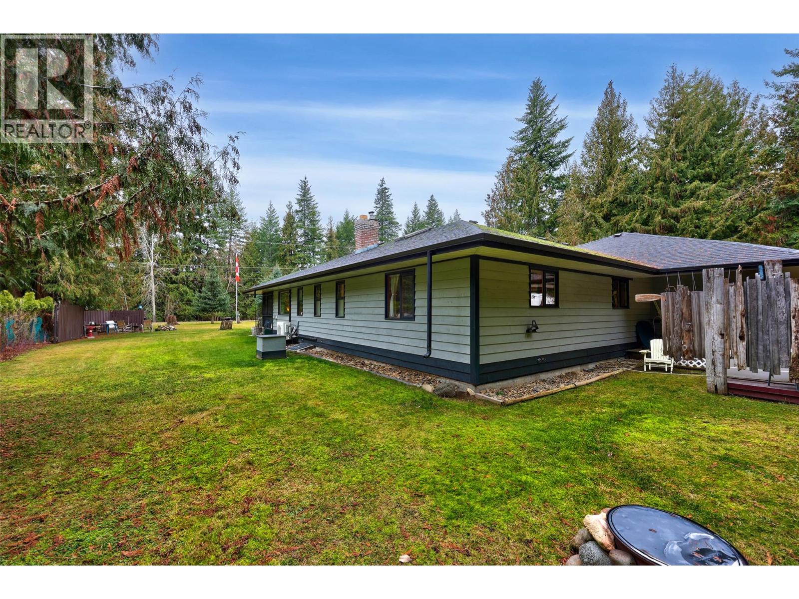  4061 Santa Road, Scotch Creek