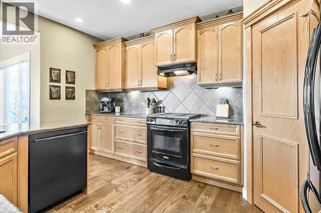 Single Family House for Sale in  Tuscany Ravine View NW Tuscany Calgary 