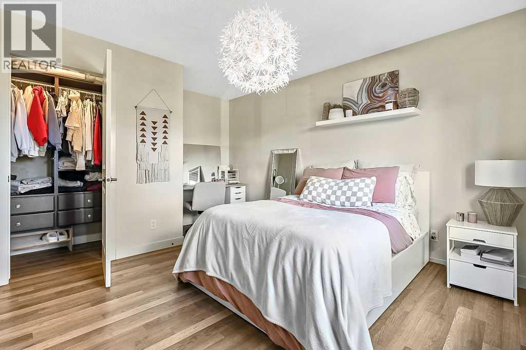 Single Family House for Sale in  Tuscany Ravine View NW Tuscany Calgary 