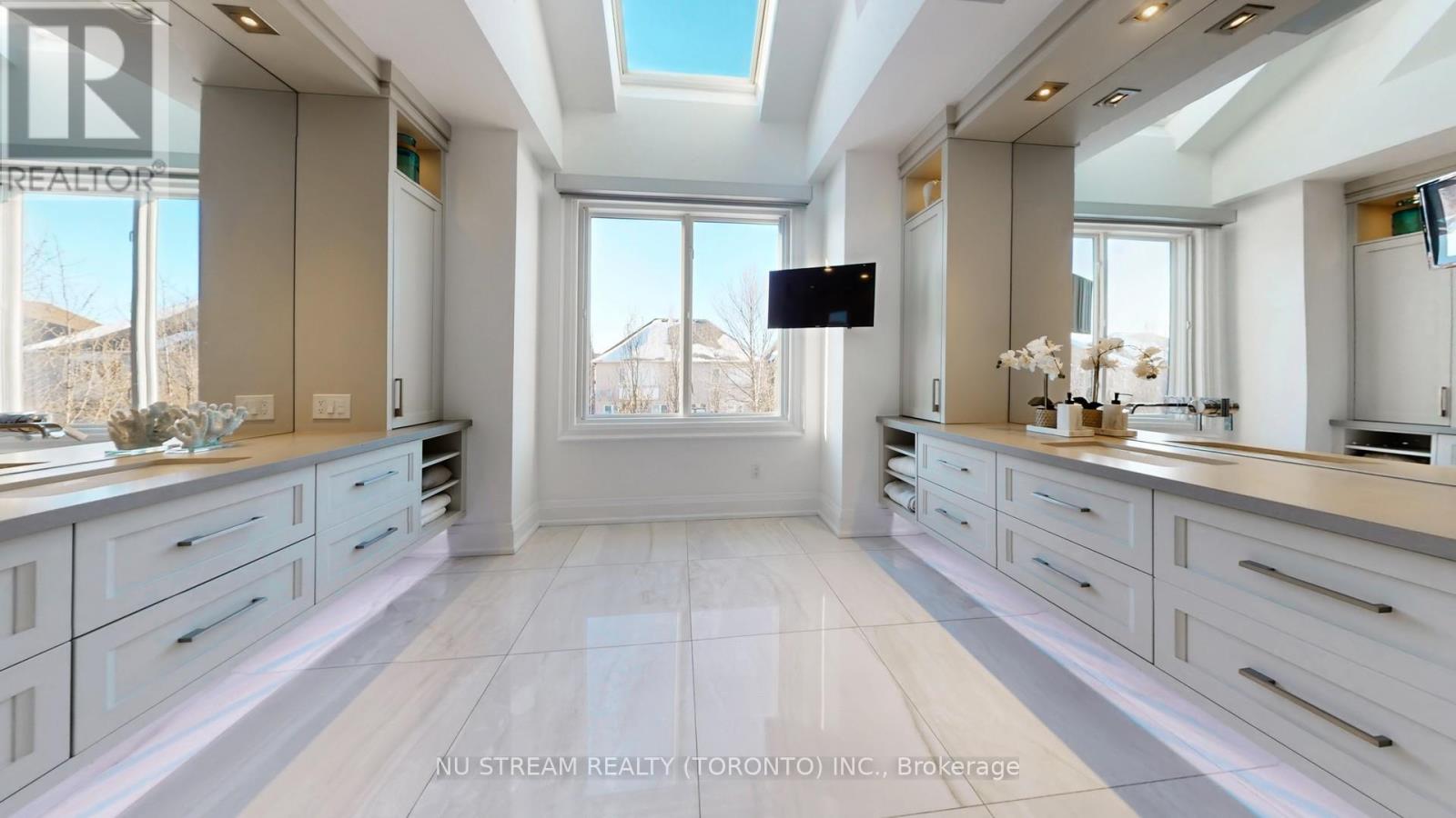 3425 LAKESHORE ROAD W - 32