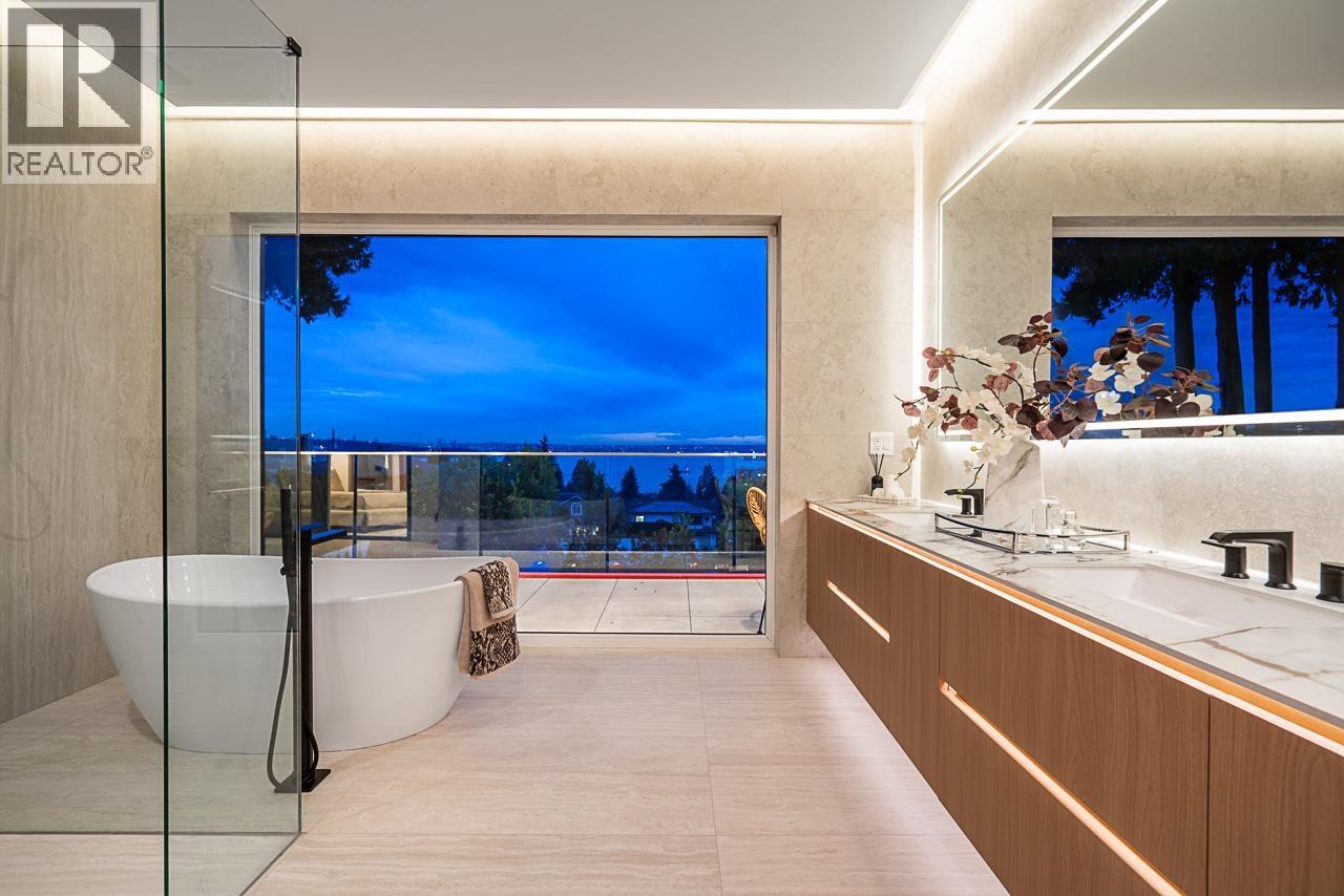 2356 OTTAWA AVENUE, West Vancouver