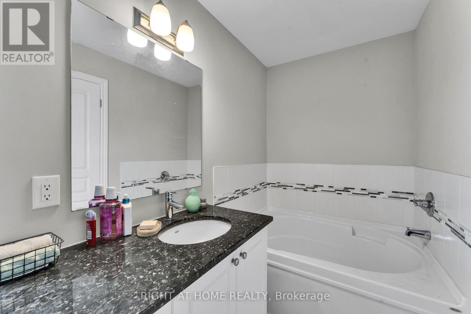 430 COOKS MILLS CRESCENT, Ottawa, Ontario