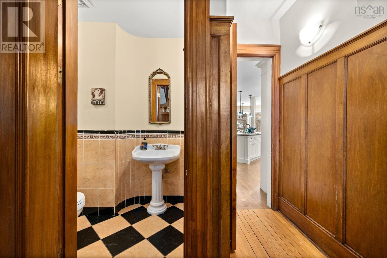 Property 21 of 49 of 1950 Connaught Avenue