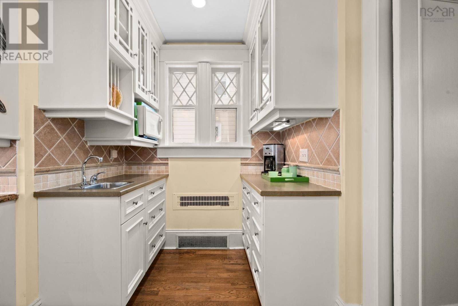 Property 38 of 49 of 1950 Connaught Avenue