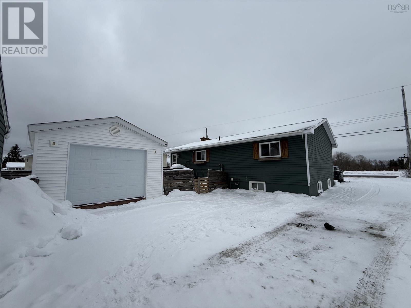 Property 2 of 33 of 1668 Mackay Street