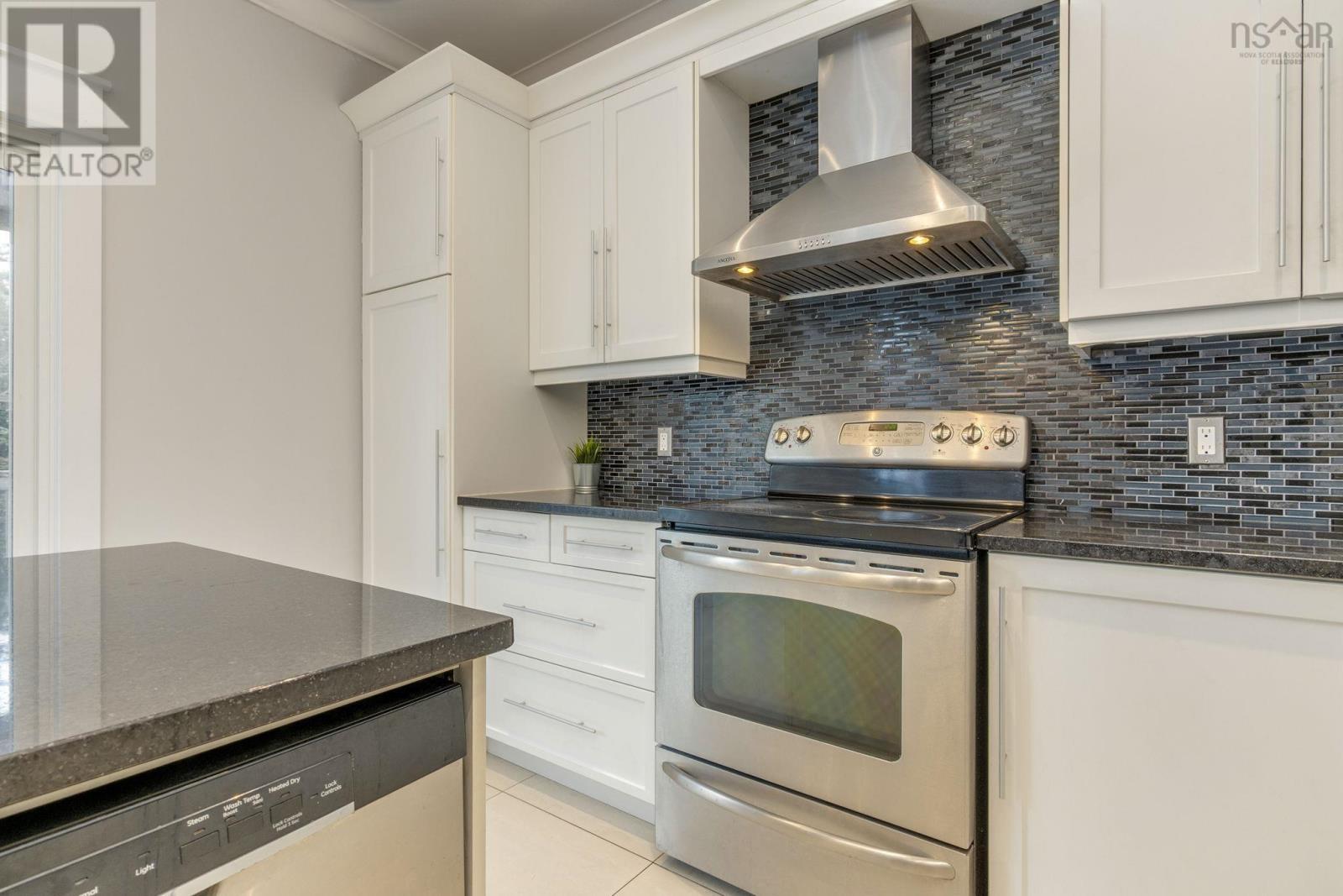 Property 13 of 44 of 214 Voyageur Way