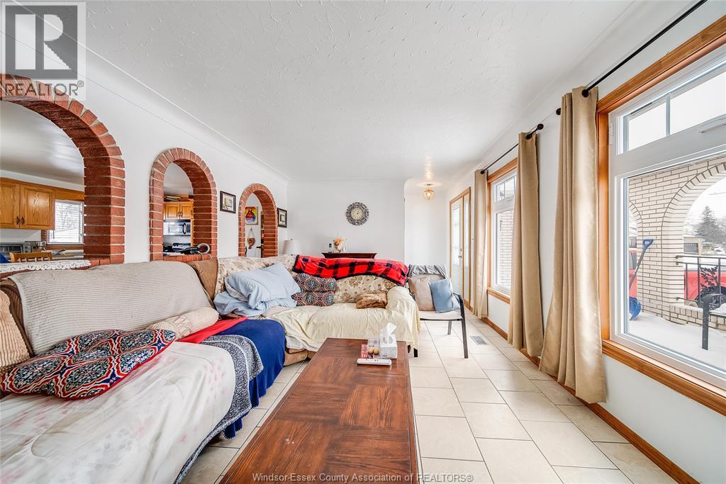 12 BENNIE AVENUE - Photo 4 of 46, Leamington, Ontario