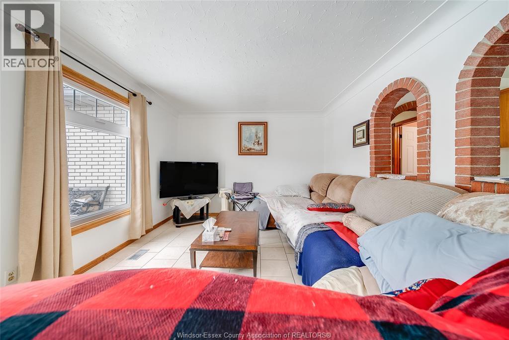 12 BENNIE AVENUE - Photo 5 of 46, Leamington, Ontario