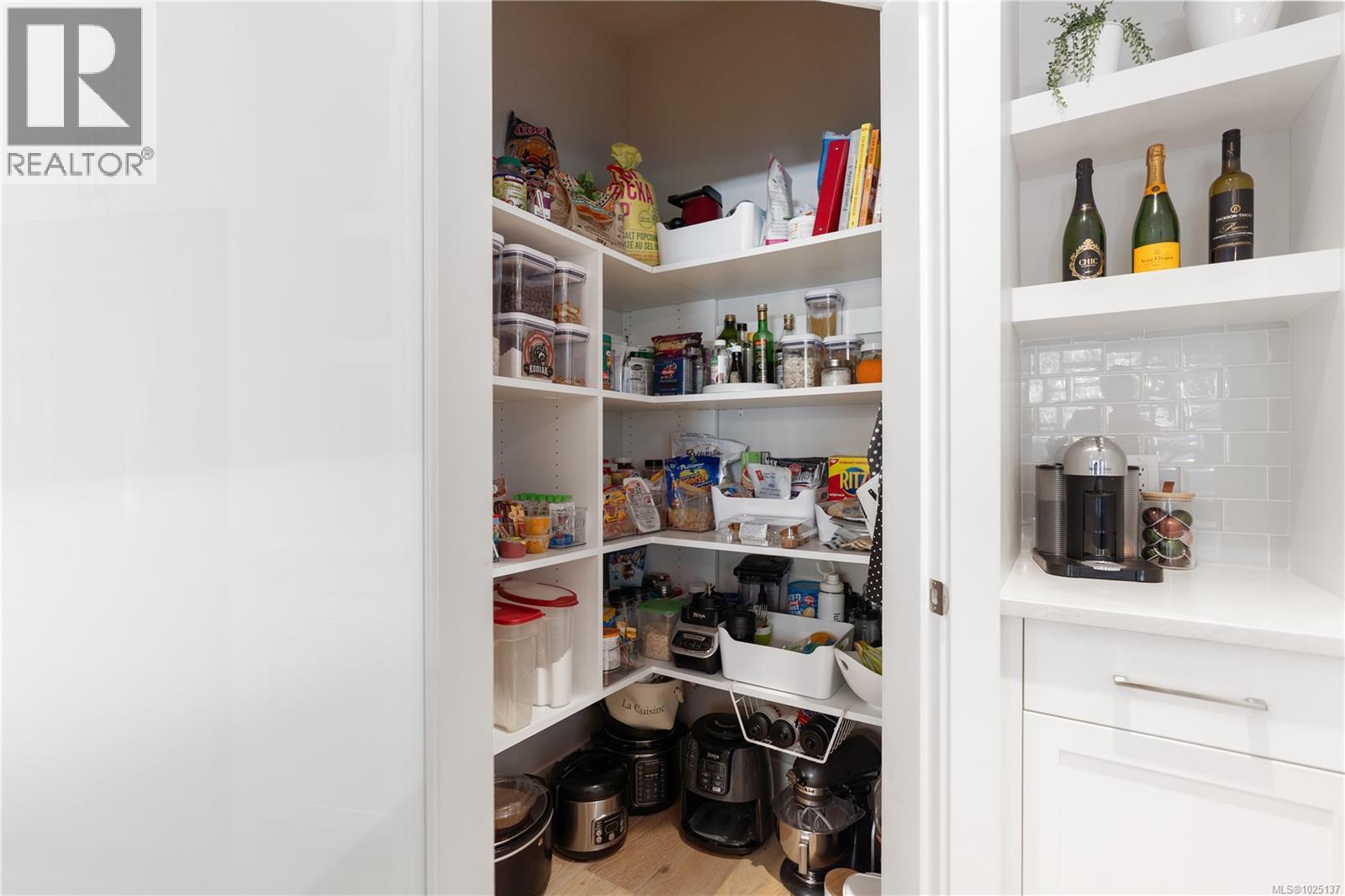 922 Greystone Pl, Langford