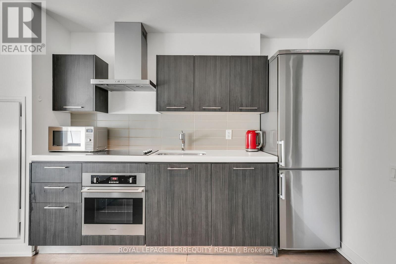 #523 560 KING STREET W - 10