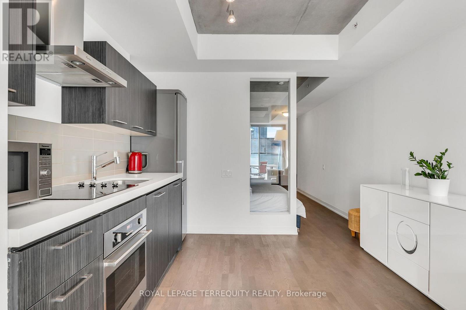 #523 560 KING STREET W - 11