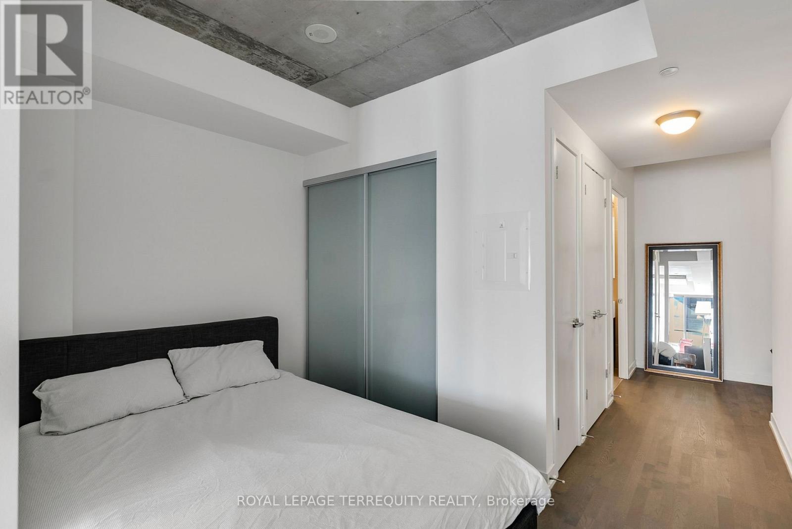 #523 560 KING STREET W - 13