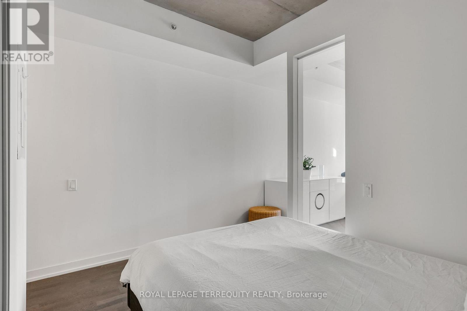 #523 560 KING STREET W - 14