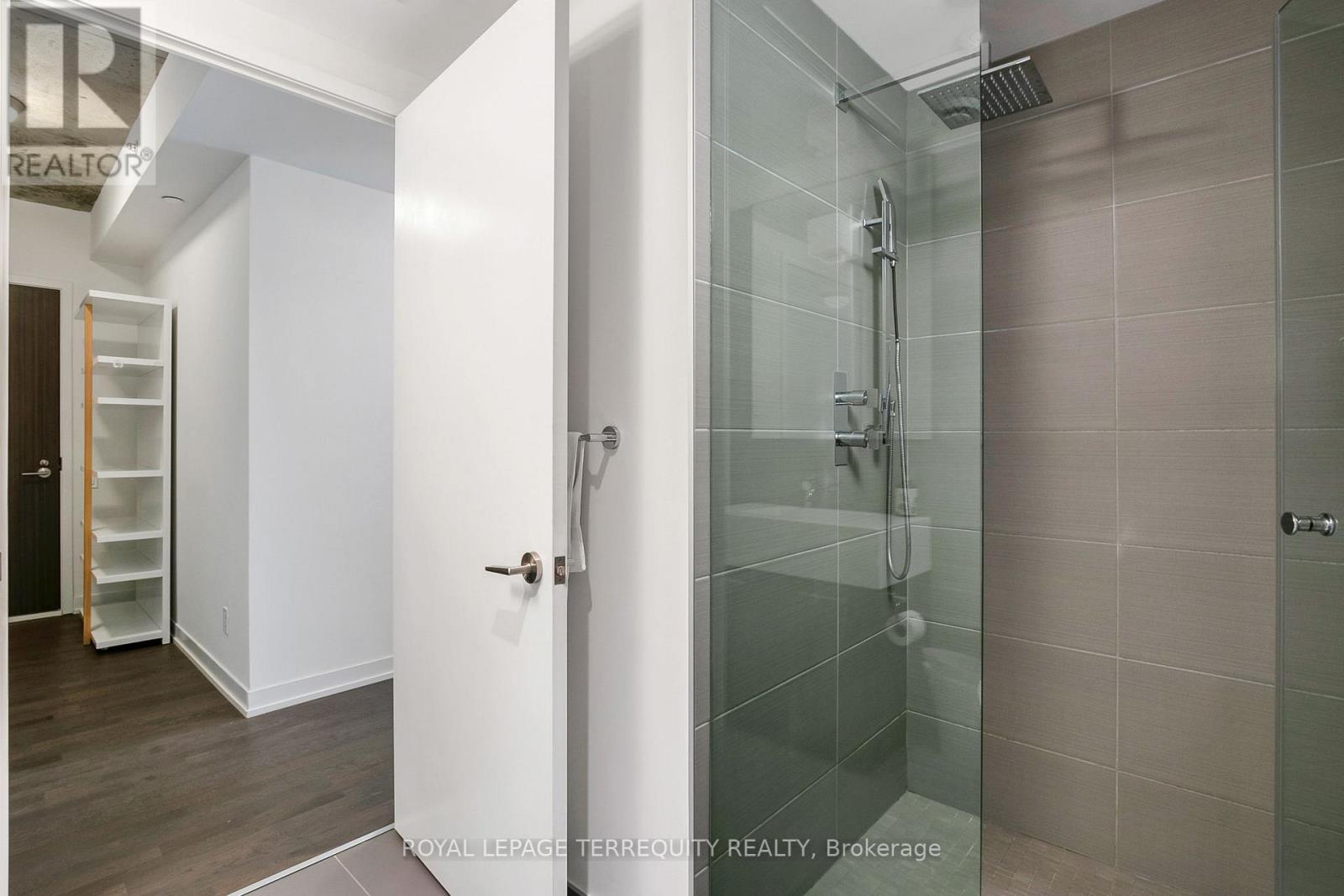 #523 560 KING STREET W - 17