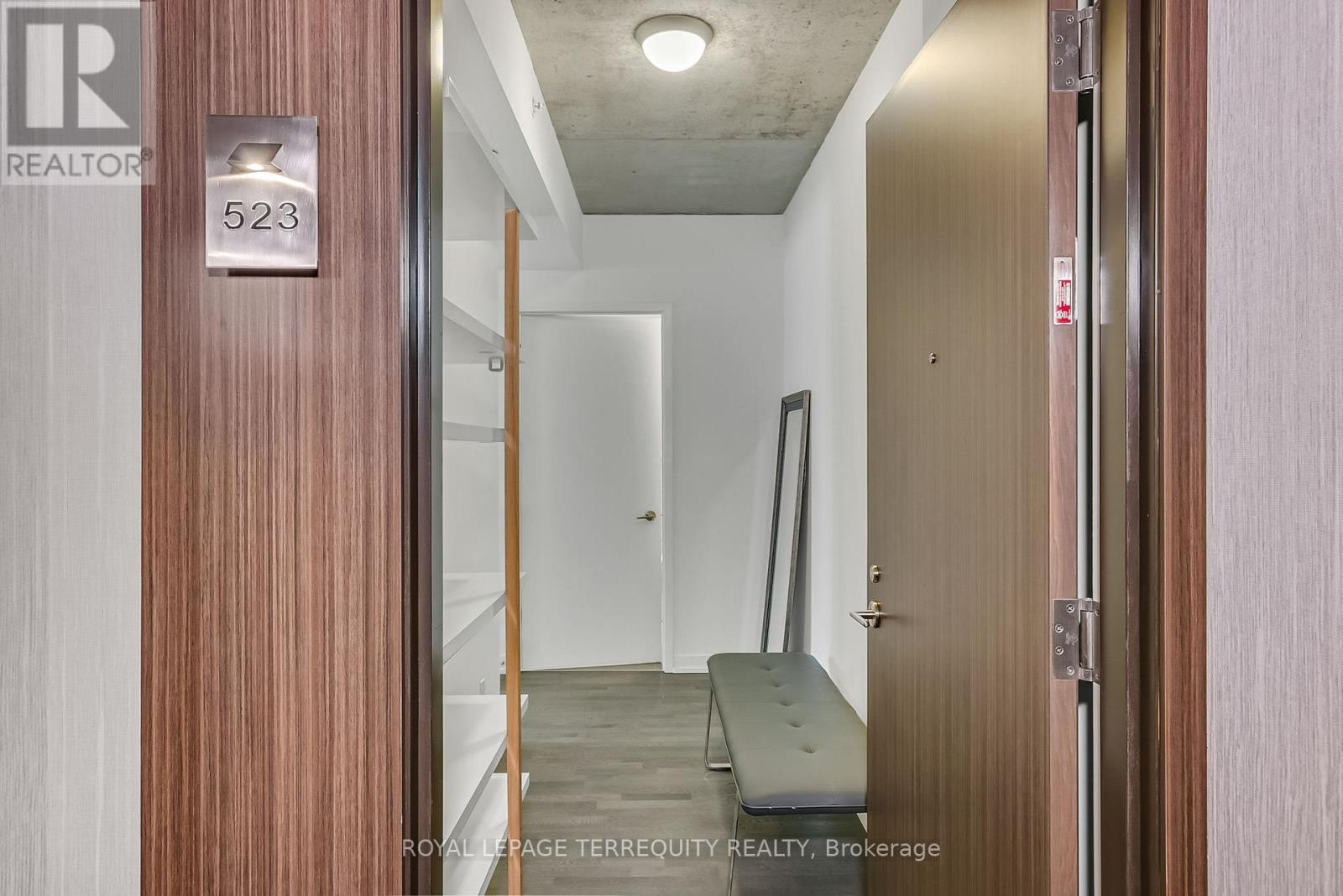 #523 560 KING STREET W - 19