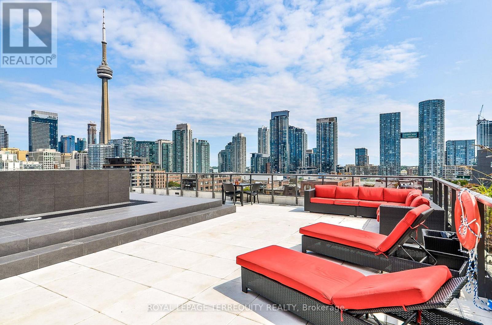 #523 560 KING STREET W - 21