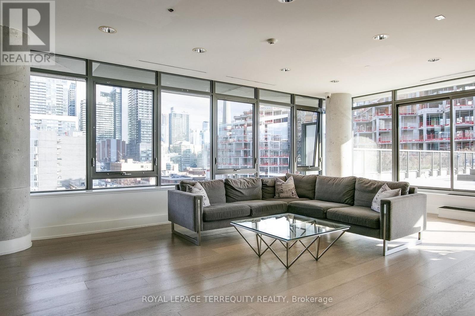 #523 560 KING STREET W - 28