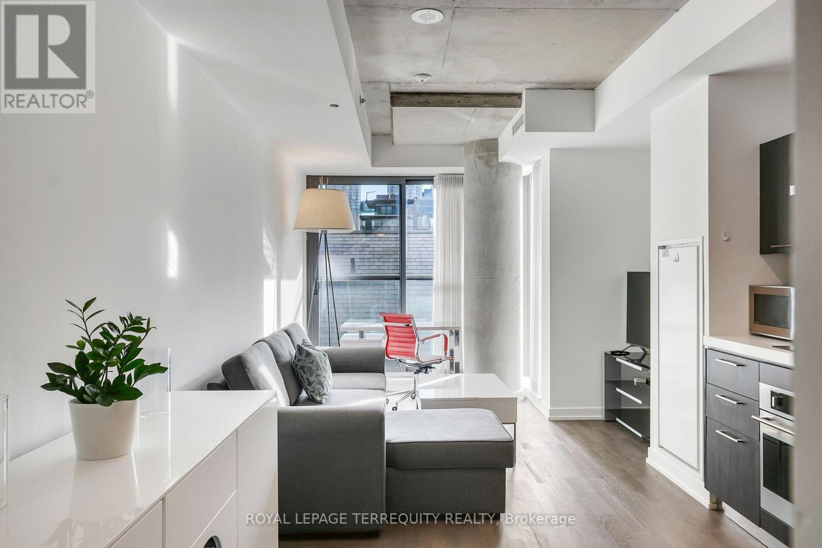 #523 560 KING STREET W - 4