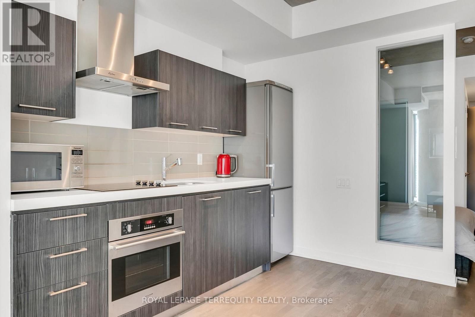 #523 560 KING STREET W - 9