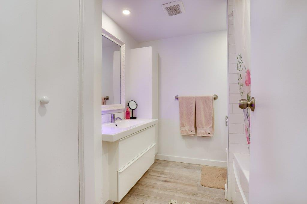 105 1544 FIR STREET, White Rock