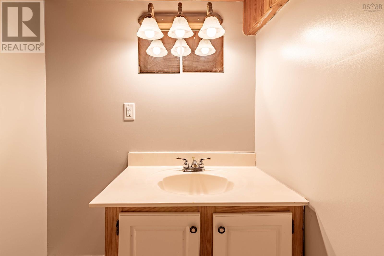 Property 37 of 42 of 199 Main Street