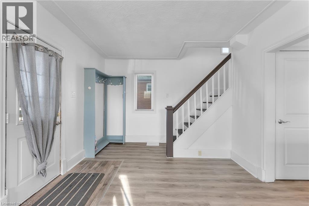 5932 CARLTON Avenue - Photo 5 of 28, Niagara Falls, Ontario