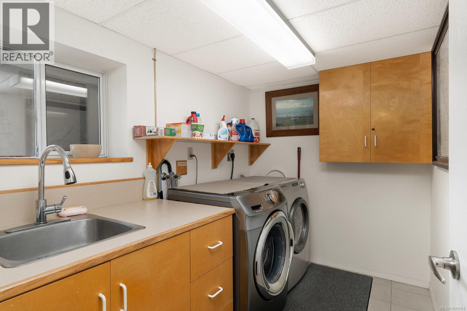  582 Baxter Avenue, Saanich