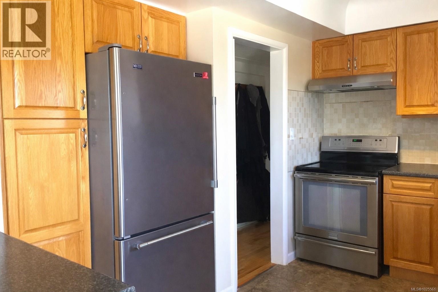  582 Baxter Avenue, Saanich