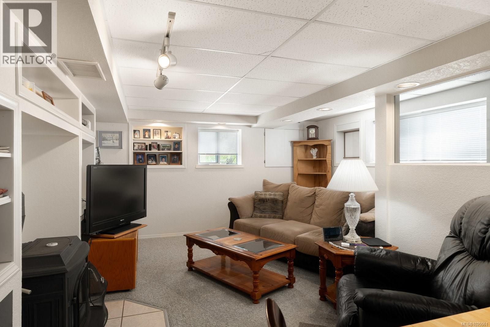  582 Baxter Avenue, Saanich