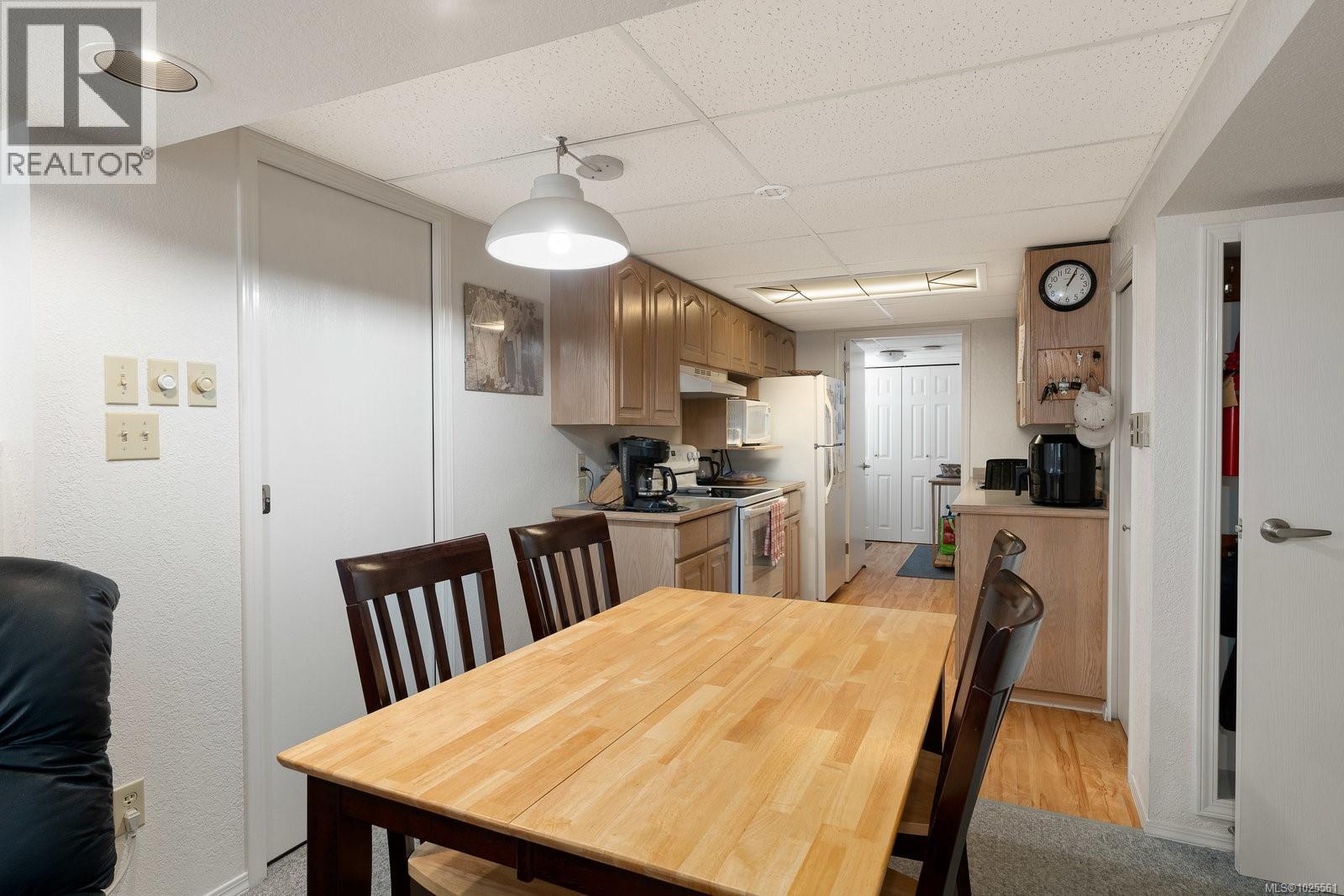  582 Baxter Avenue, Saanich