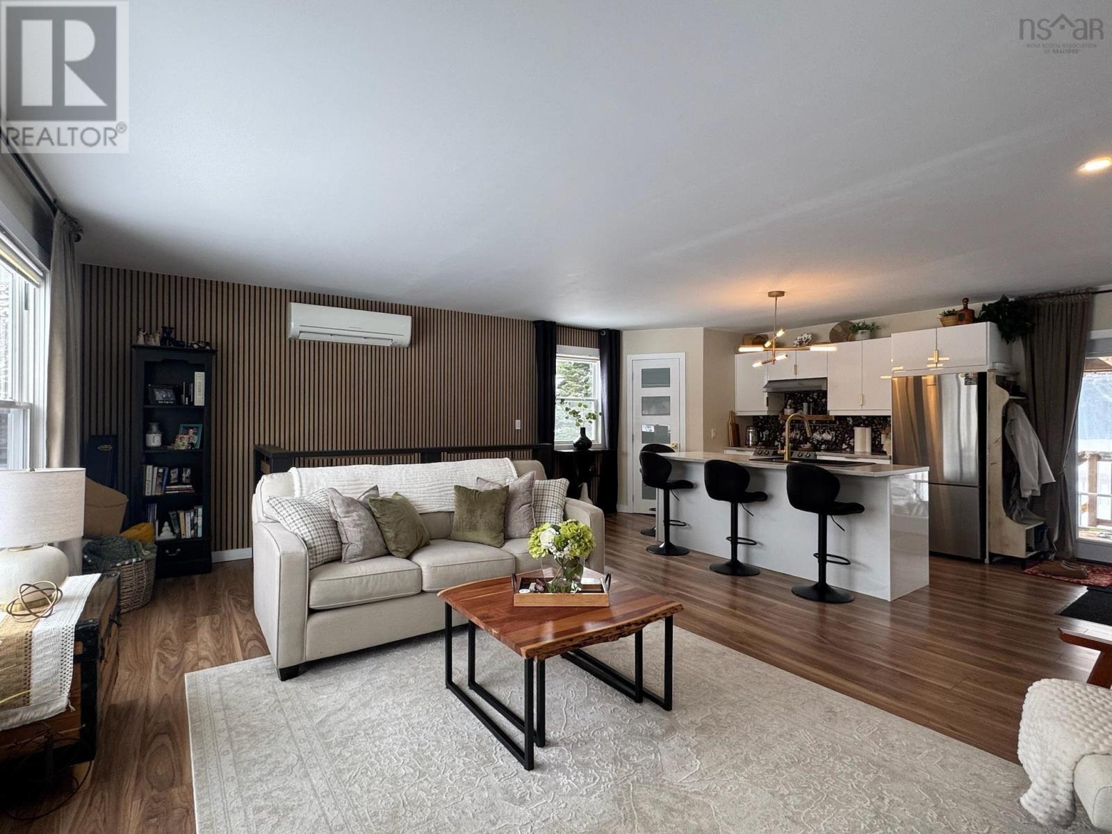 Single Family House Bungalow for Sale in   Highway Glendale 