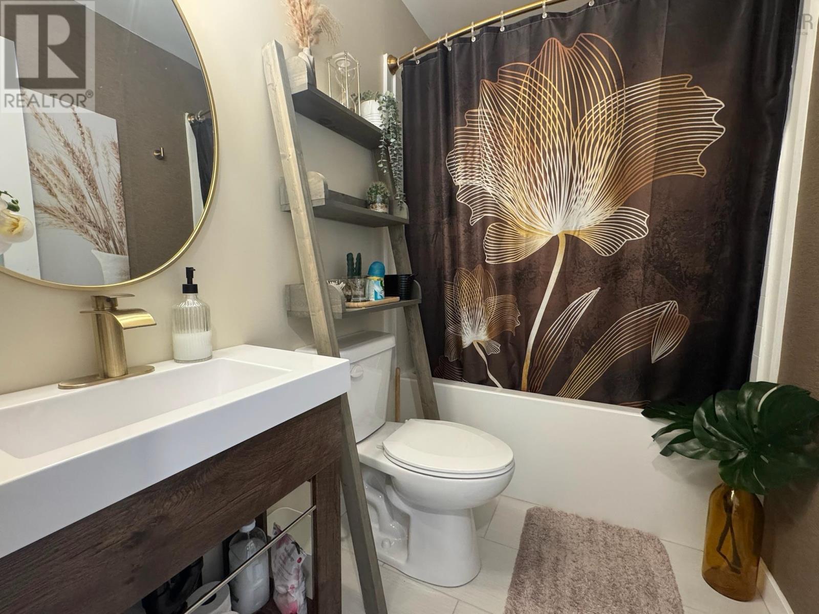 Single Family House Bungalow for Sale in   Highway Glendale 